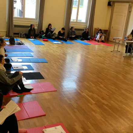 Lezione di didattica yoga per adolescenti al Master Yogaeducational di Bologna